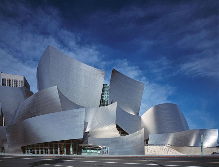 42 Noordhoff Uitgevers bv De volgende afbeelding toont de in 2003 geopende Disney Music Hall van Los Angeles. Dit is net als het Guggenheim Museum Bilbao een ontwerp van architect Frank Gehry.