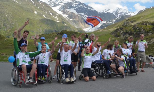 De HandbikeBattle 2014 Raisa, mijn fysiotherapeute van revalidatiecentrum De Vogellanden, vroeg mij half Januari of ik mee wou doen aan een hanbikebattle in Oostenrijk. Ze was zelf heel enthousiast.