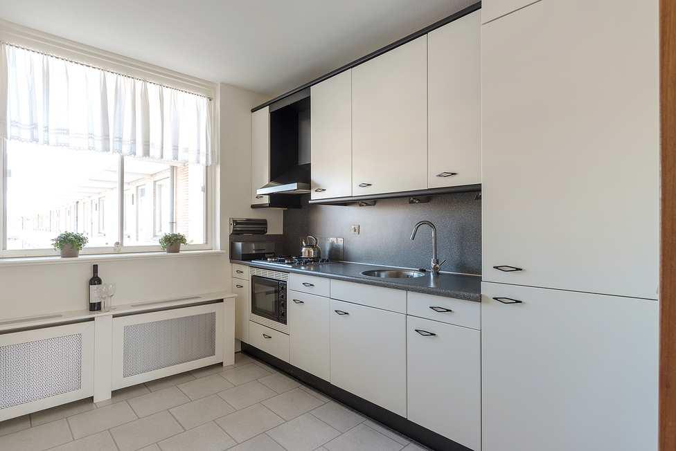 Het appartement is gelegen nabij winkels, restaurants en openbaar vervoer; Het gebouw staat op erfpachtgrond van de gemeente Spijkenisse (canon afgekocht t/m 01012036; Veel gebruik gemaakt van