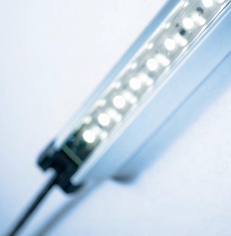 Uitvoeringen met instelbare lichthoek Directe aansluiting op 24 V zonder extra componenten Onderhoudsvrij: LED-levensduur tot wel 5.
