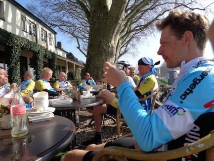 Voorjaarstocht 2017 door Sjoerd de Boer Zondag 9 april stond de voorjaarstocht op het Merel-programma, voorbereid door Richard Wagenaar en Gerard de Graaff.