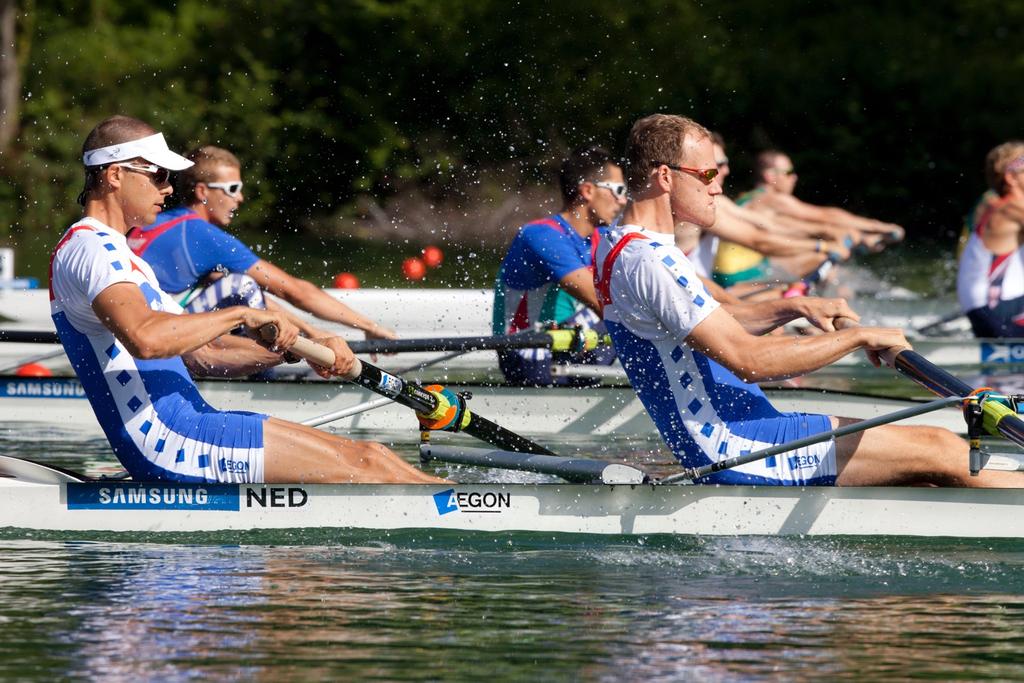 INLEIDING CORESTABILITY Core stability is een belangrijk onderdeel van roeien. Bij core stabiliteit hebben we het met name over de kracht van je rug en buikspieren.