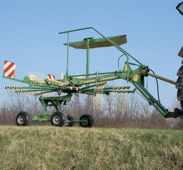 Om ervoor te zorgen dat er ook bij een zwaar gewas niets blijft liggen, kan de machine met behulp van een spindel zijdelings schuin worden gesteld.