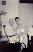 Notitie bij de geboorte van Lo-Den: Geboren als Han Khing Tjiang, aangenomen door de later kinderloos overleden Kan Tjeng Soen. de zoon van Jo Heng Nio en Kan Keng Tjong.