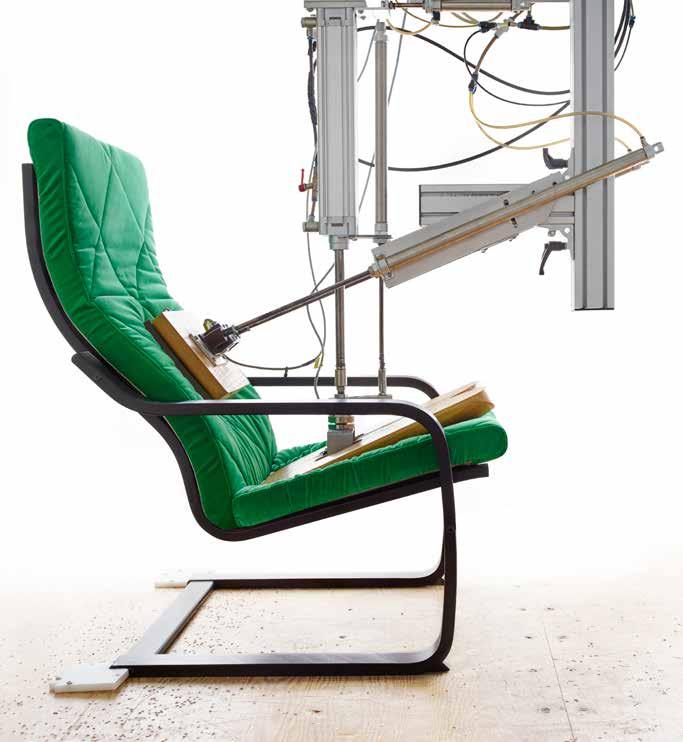 PH136773 De stoel die staat voor kwaliteit De tijd heeft duidelijk uitgewezen hoe duurzaam de vormgeving van POÄNG is.