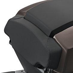 De optionele rugsteun biedt extra comfort voor de duopassagier. Alleen i.c.m. bagagerek. Een combinatie van topkoffer en rugleuning voor duopassagier is niet mogelijk.