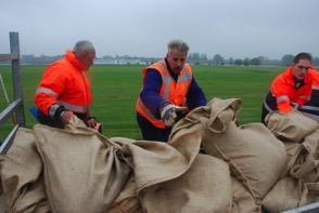 (inpakken van de dijk) tijdens