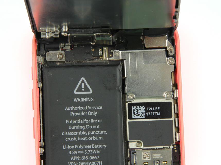 Stap 1 - iphone openen Zorg ervoor dat je iphone uit is voordat je aan de reparatie begint. - Verwijder de twee 3.