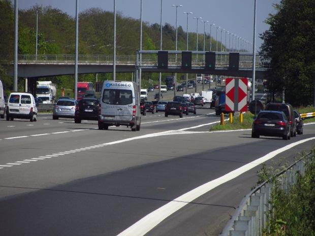 Sterrebeek 4 stroken Speciale wegmarkering tussen 1 e en 2 e strook 4 doorgaande