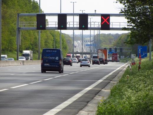 Speciale wegmarkering tussen 1 e en 2 e strook 4 doorgaande