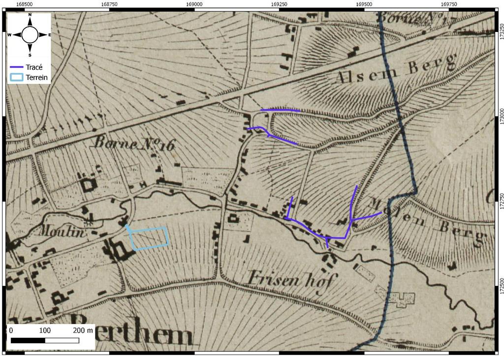 4.4.5 VANDERMAELENKAART (CA. 1846-1854) Figuur 26: Vandermaelenkaart met aanduiding van het tracé (blauw) en het terrein voor grondverbetering (lichtblauw).