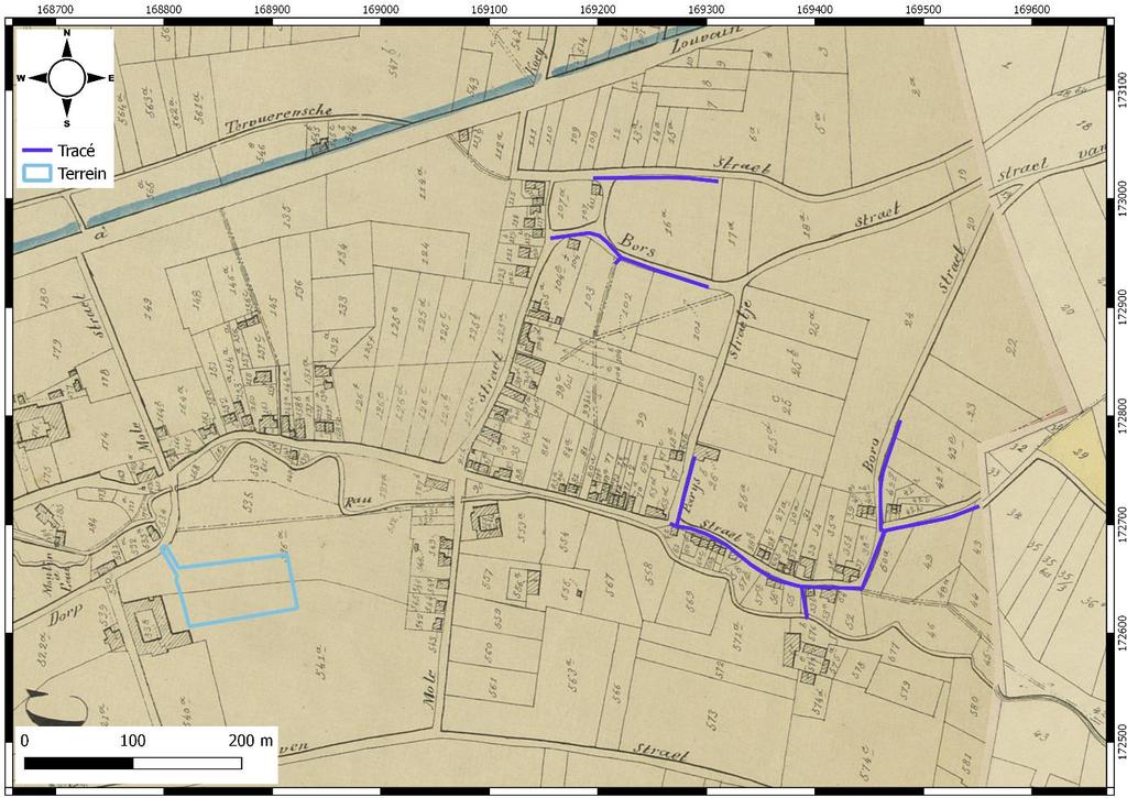 4.4.6 POPPKAART (CA. 1842-1879) Figuur 27: Poppkaart met aanduiding van het tracé (blauw) en het terrein voor grondverbetering (lichtblauw).