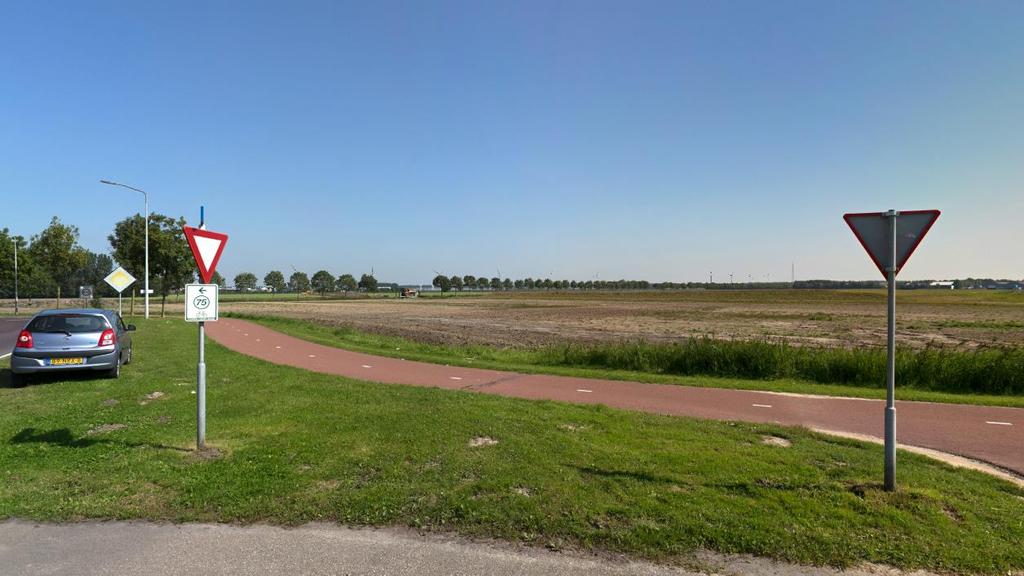 Het standpunt ligt nabij het Rondeel, direct nabij de rotonde op de Oudelandsedijk en Industrieweg in Middelharnis.