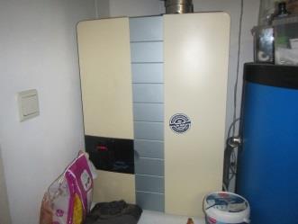 6.2.2. ZONNEBOILER De huidige Cv-ketel is een ATAG Blauwe Engel II type S-HR35 uit 1999. Deze ketel heeft een hoog rendement (HR) en is aangesloten op een zonneboilersysteem.