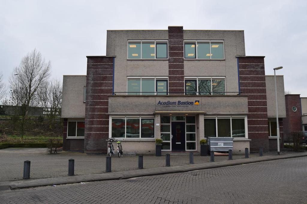 Zekerheidsstelling: Huurder dient bij ondertekening van de huurovereenkomst een bankgarantie aan verhuurder ter beschikking te stellen ter grootte van drie bruto maandverplichtingen, d.w.z.