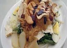 Hoofdgerechten Gado-gado (vegetarische schotel) 13,50 met rijst of lontong Soto ajam (kippensoep) 10,00 met rijst of lontong Bami goreng schotel (niet pittig) 12,00 met 3 stokjes sate ajam Nasi