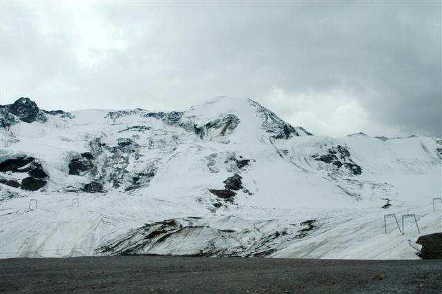 Daar was hij dan, de altijd besneeuwde 3518m hoge Weisseespitze, een mooie berg. We zouden hem over enige dagen weerzien.