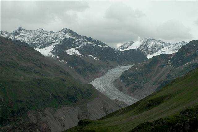 Je kan om het meertje lopen, er zijn nog vele andere wandelingen in het Kaunertal te maken.