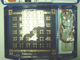 nische specificatie Inhoud van de experimenteerkoffer: 1 x drukschakelaar enkelpolig maakcontact