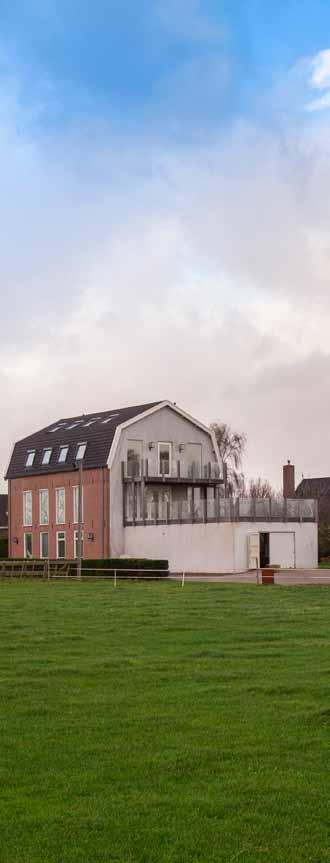 Algemeen: De voormalige bollenschuur is gebouwd omstreeks 1890 en is in de periode 2005-2009 grotendeels gerenoveerd en verbouwd tot de royale sfeervolle villa die het nu is.