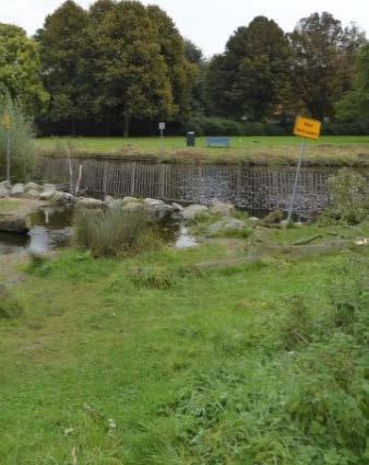 Door de huidige positie van het bord is het niet duidelijk of dit bord betrekking heeft op het water in de waterspeelplaats of op het water in het Zuiderpark.