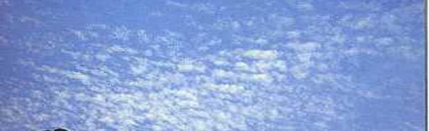 Altocumulus Floccus Torentjeswolken of vlokachtige schapewolken zijn