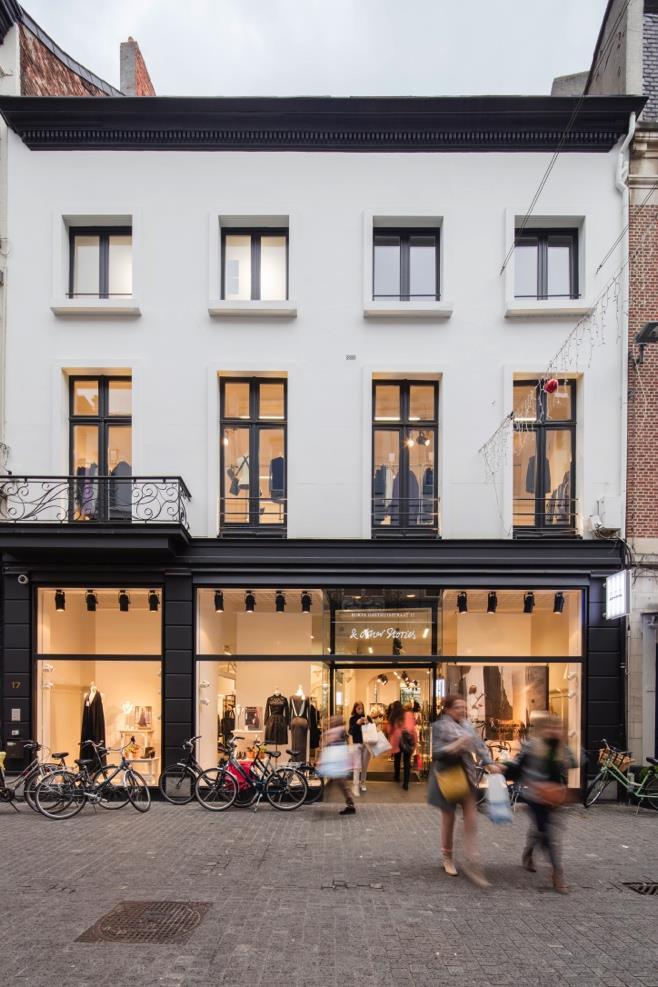 Bijzondere investeringen 2015 Antwerpen, Korte Gasthuisstraat 17 Verwerving premium city high street shop in bekende winkelstraat in Antwerpen door Vastned Retail nv, meerderheidsaandeelhouder