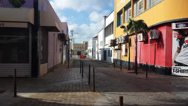 Deze zichtas is gericht op de Wilhelminastraat en is tevens een verbinding van de drie promenades die te vinden zijn in de omgeving namelijk Caya Betico Croes, Steenweg en Wilhelminastraat.