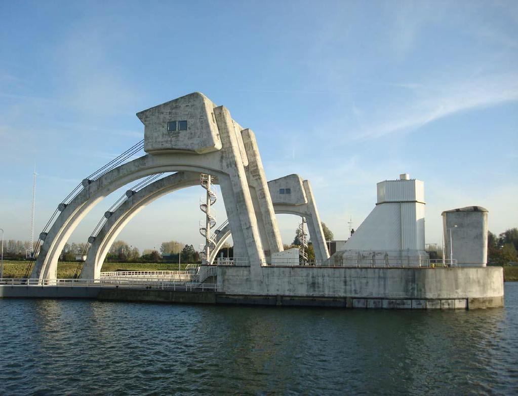 Foto 1: Stuw en sluis in de Lek bij Hagestein 2.