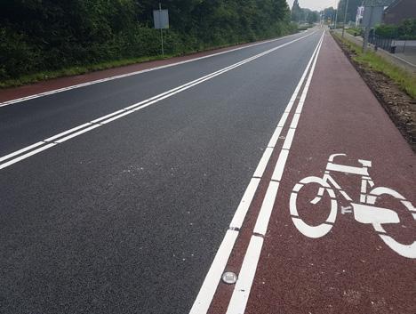 Almere Rijbaanscheiding Met name als een rijbaan en fietspad parallel