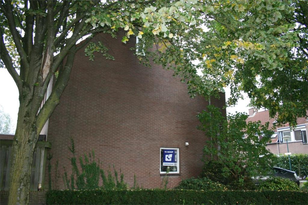 Omschrijving Omschrijving Deze HOEKWONING is gelegen aan het Schenkhorst, in de kindvriendelijke woonwijk Veenendaal-West.