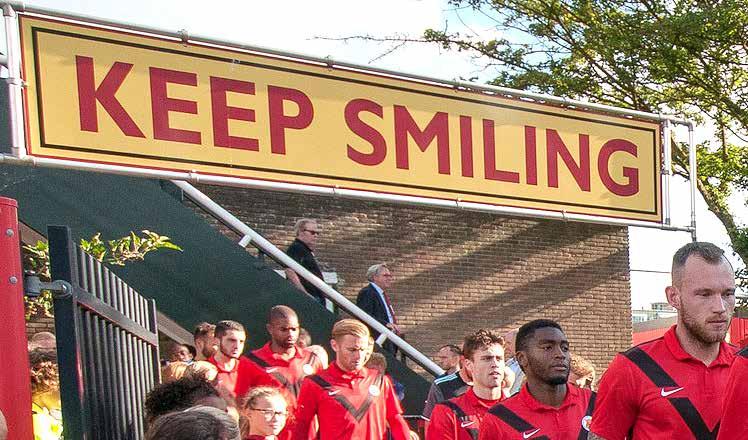 42 Keep Smiling KEEP SMILING e Stichting Keep Smiling faciliteert de spelers van de A- selectie van AFC.