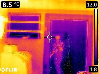 Door de dikkere beglazing dient vaak wel de sponning in het kozijn, raam of deur uitgefreesd te worden en opdekglaslatten gebruikt te worden zodat de dubbele beglazing geplaatst kan worden op de plek