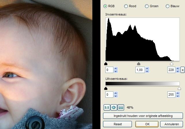 We verschuiven het linkse (zwarte) pijltje tot aan de voet van het histogram en we verschuiven het rechtse (witte) pijltje tot aan