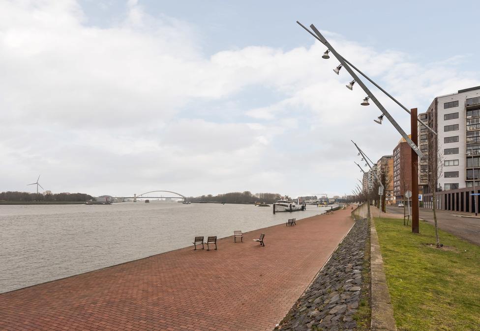 Bijzonderheden - Eigen grond; - Bijdrage VvE 103,98 per maand voor het appartement; - Verplichte afname van een parkeerplaats ad. 15.