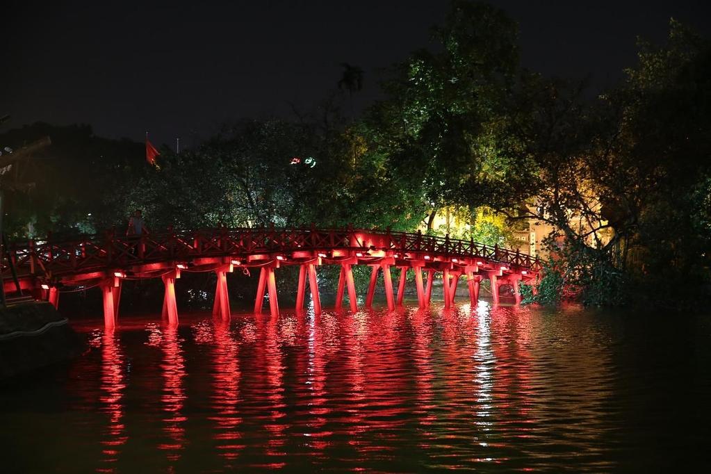 3. Hồ Hoàn Kiếm (Hoan-Kiem-Meer) - Đền Ngọc Sơn (Ngoc-Son-Tempel) - Cầu Thê Húc (The-Huc-Brug) - Tháp Bút (Thap-But-Pagoda) Hanoi-Boulevard (Ba Kieu Pagoda) - Hanoi.