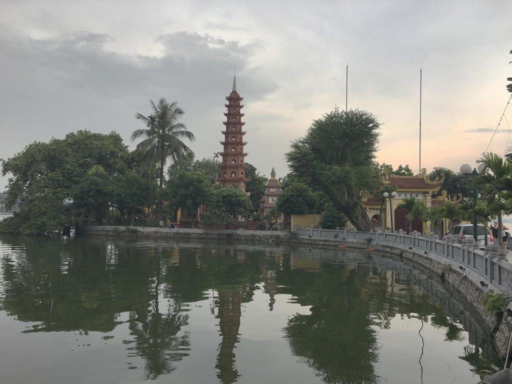 5. Chùa Trấn Quốc (Tran-Quoc-Tempel) Hanoi. De tempel is 1500 jaar oud.