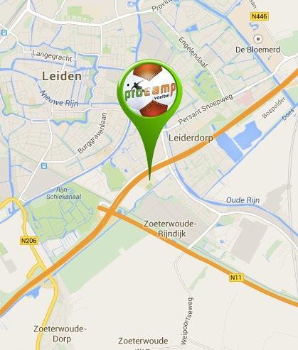 Plattegrond Zoeterwoude/Leiden Route: Vanuit Leiden/ Leiderdorp: Vanaf de Hoge Rijndijk bij de stoplichten (vóór de brug over de A4) rechtsaf de Willem van der Madeweg oprijden. Na 550m.