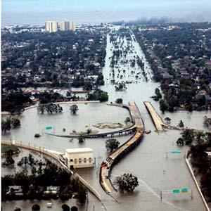 3.9 Overstroming in New Orleans na orkaan Katrina, september New Orleans en het achterland werden op 29 augustus getroffen door de orkaan Katrina, een storm van de zwaarste categorie.