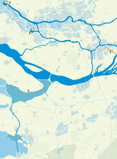 Module 1 In het mondingsgebied van Rijn en Maas liggen de Maeslantkering en de Hartelkering. Het is denkbaar dat het sluitregime van deze keringen gewijzigd wordt.