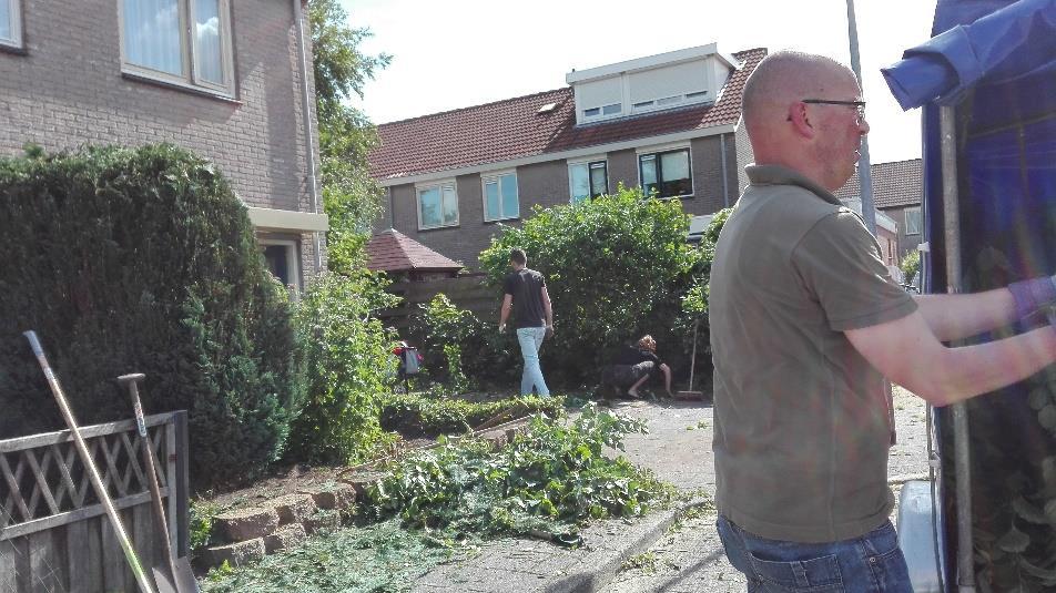 2. Werkwijze en doel Stichting Present organiseert korte projecten voor groepen vrijwilligers.