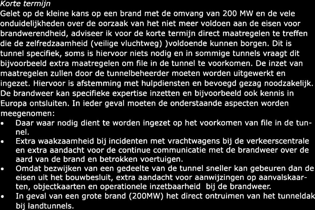 ruimte. In de veiligheidsfilosofîe voor tunnels is het een uitgangspunt dat ïe RWS Bureau voorbij een vluchtdeur veilig bent.