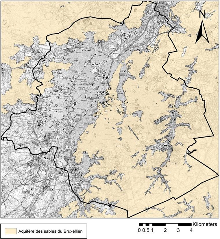 24 OPEN SYSTEMEN IN BRUSSEL Open systemen N In Brussel treft men twee potentiële aquifers of watervoerende lagen aan.