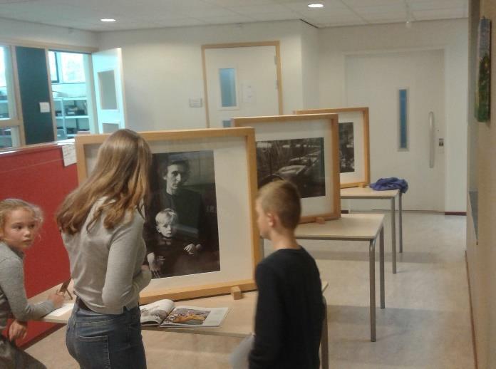 Kunstbalie Vanuit kunstbalie is er een aantal lessen de school in gekomen gericht op fotografie. Hiervoor moesten de kinderen een oude foto mee naar school nemen.