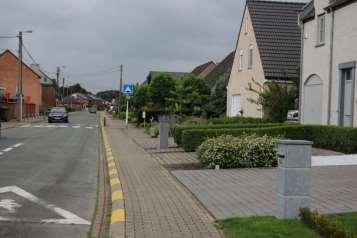 Rotselaar: op de druk bereden Aarschotsesteenweg stopt abrupt het fietspad tegenover het Montfortcollege Rillaar,