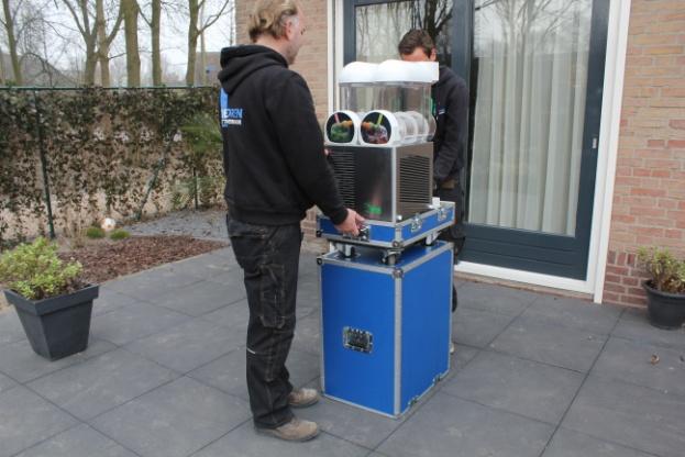 van de flightcase op een