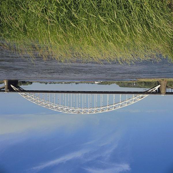 boogbrug met laaggelegen betonnen rijvloer hoofdrijbaan aanbruggen: stalen boogbrug met hooggelegen betonnen