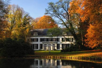 Het park is recent gerenoveerd, waarbij de landschappelijke stijlelementen, zoals zichtlijnen verstrekt zijn.