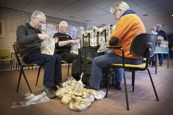 Overheid geeft deel van haar zorgtaak terug aan burgers en kerken Terugkeer naar samenleving zoals God die bedoelde 29 september 2014 Ingmar Vriesema, NRC