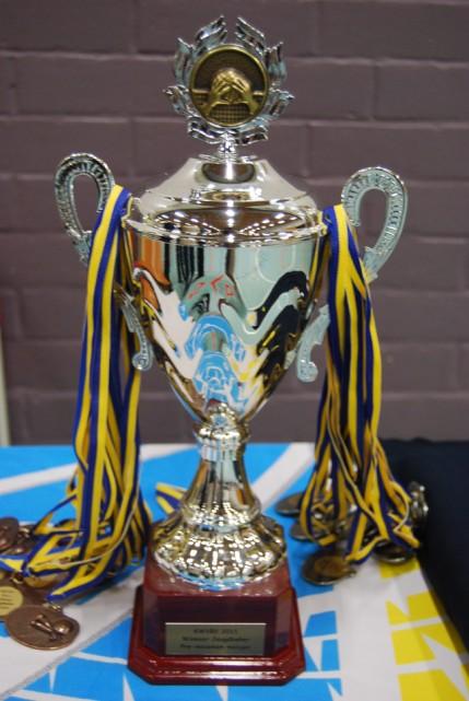 Ook tegen kampioen Vlamertinge werd gewonnen (3-0), waardoor ze ook de supercup wonnen.